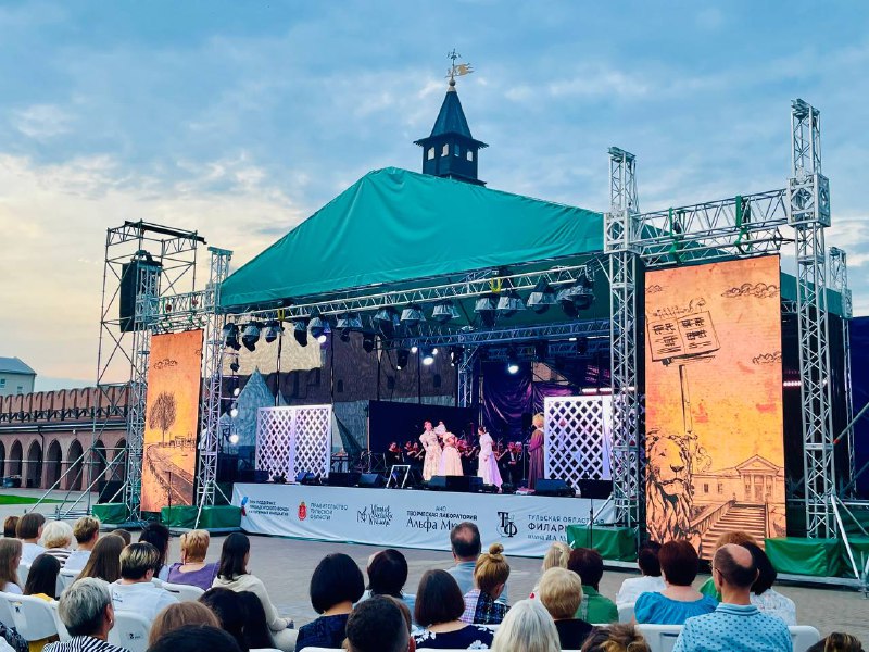 Почти тысяча зрителей пришли на оперу "Евгений Онегин" в Тульском кремле