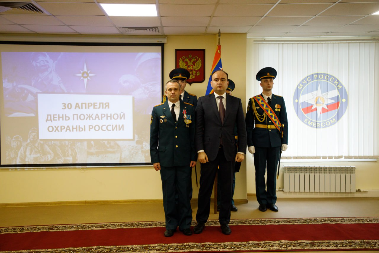 Начальник службы пожаротушения ГУ МЧС России по Тульской области Дмитрий  Анненков награжден медалью «За отвагу на пожаре» — ТСН 24