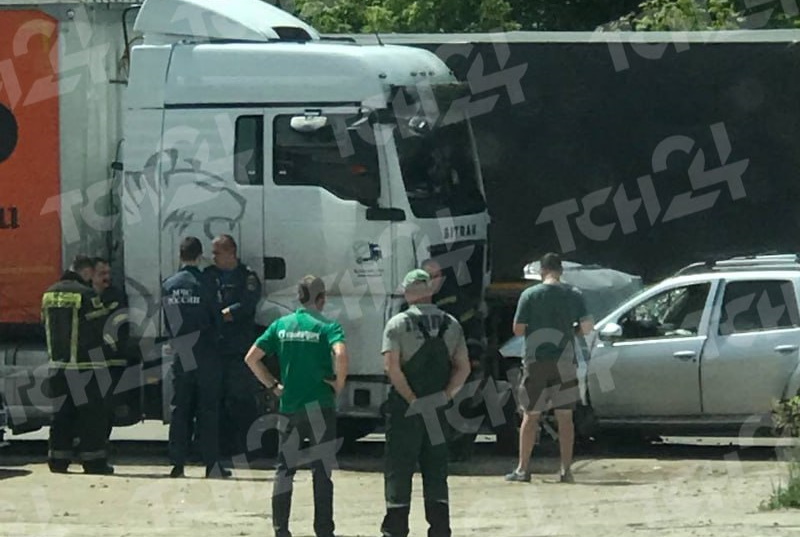Водитель иномарки устроил лобовое столкновение с фурой на Алексинском шоссе в Туле