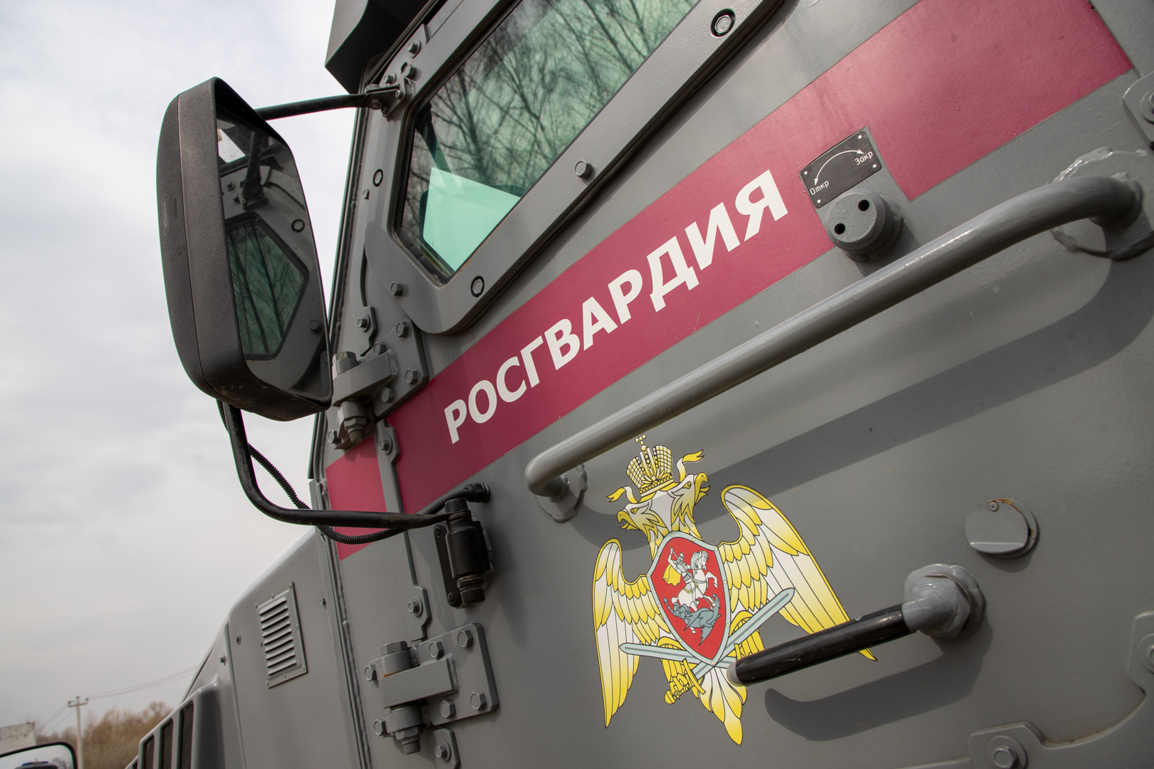 Тульские росгвардейцы передали 40 единиц гражданского оружия в зону СВО