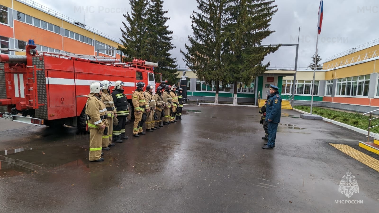 Тульские спасатели провели учения в Арсеньевской общеобразовательной школе  — ТСН 24