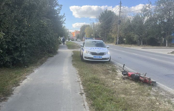 Водитель мопеда сбил на тротуаре десятилетнюю девочку в Туле