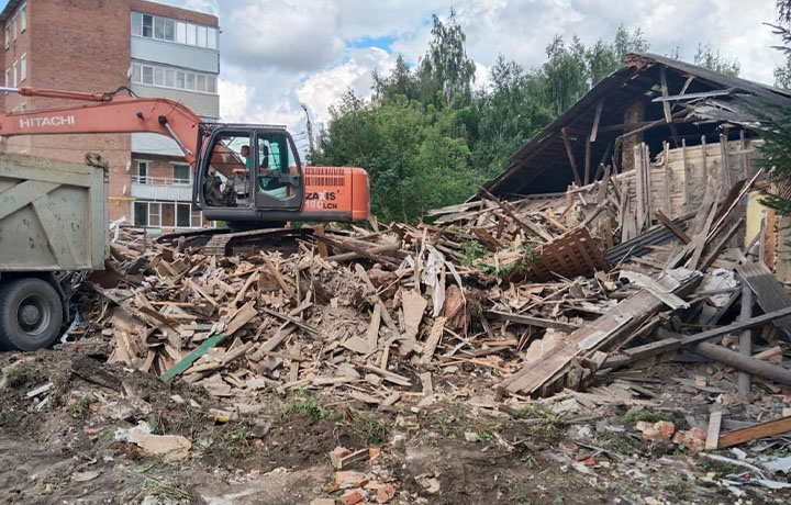 В Новомосковске начался снос аварийных домов