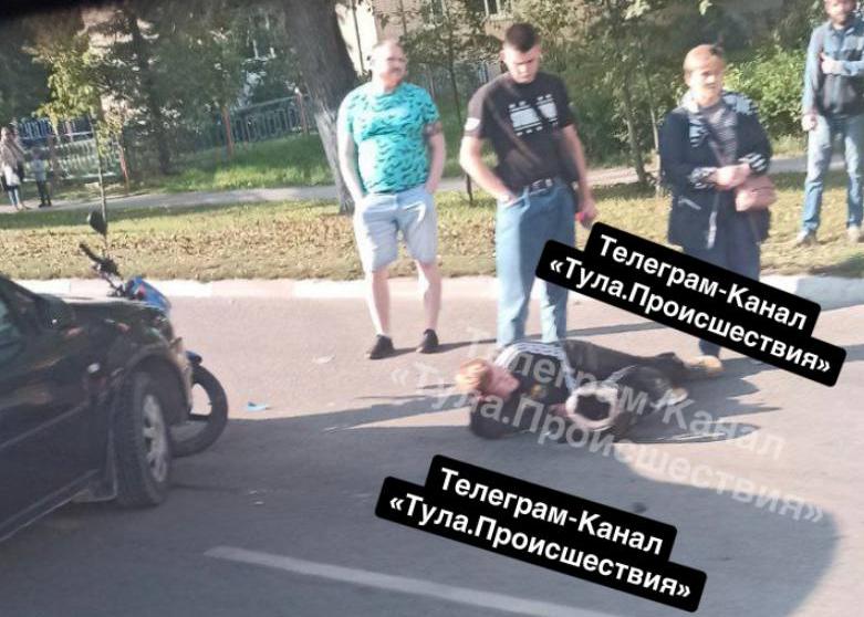 Мотоциклист и его пассажирка пострадали в ДТП на Одоевском шоссе в Туле