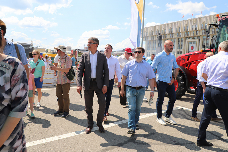 Дмитрий Миляев посетил ярмарку-фестиваль "Агро-Тула"