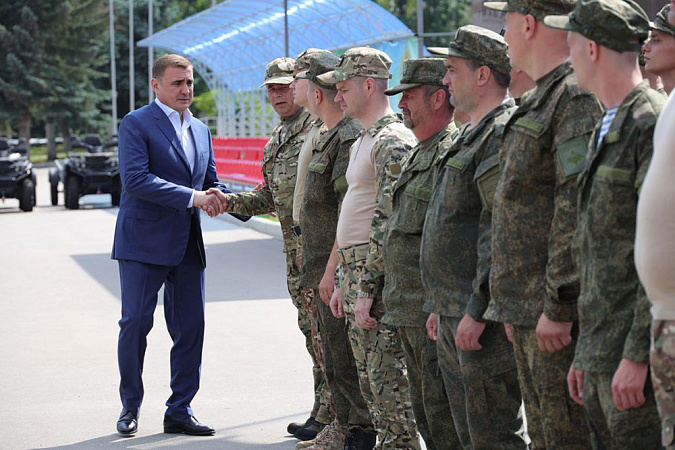 Тульский губернатор Дюмин передал военнослужащим дополнительное оборудование