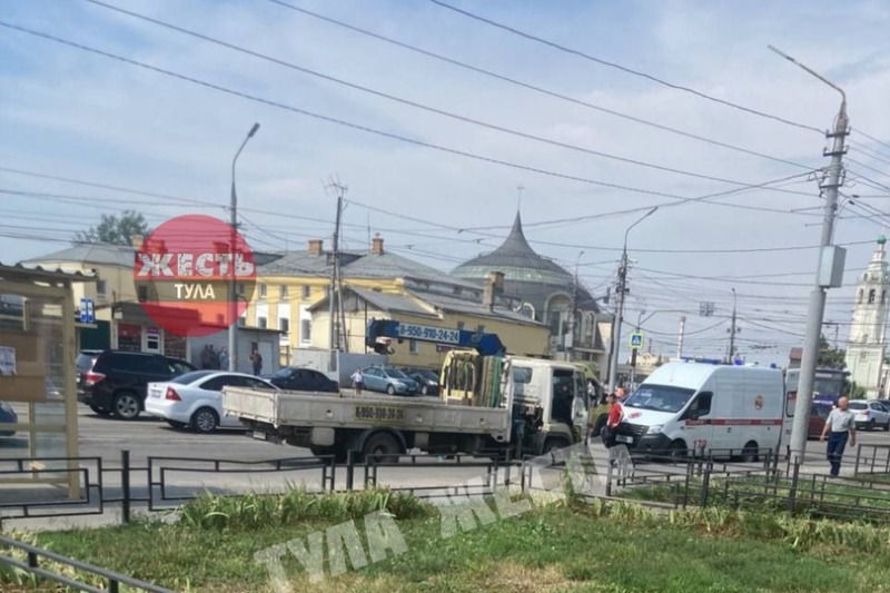 На октябрьской сбили. Пожар в Иркутске. 130 Квартал Иркутск. Здание горит. Иркутск события.