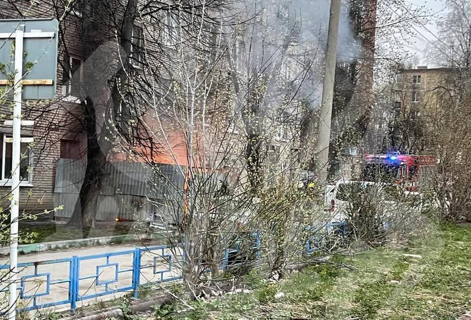 Мусорный бак загорелся в Туле на улице Кирова