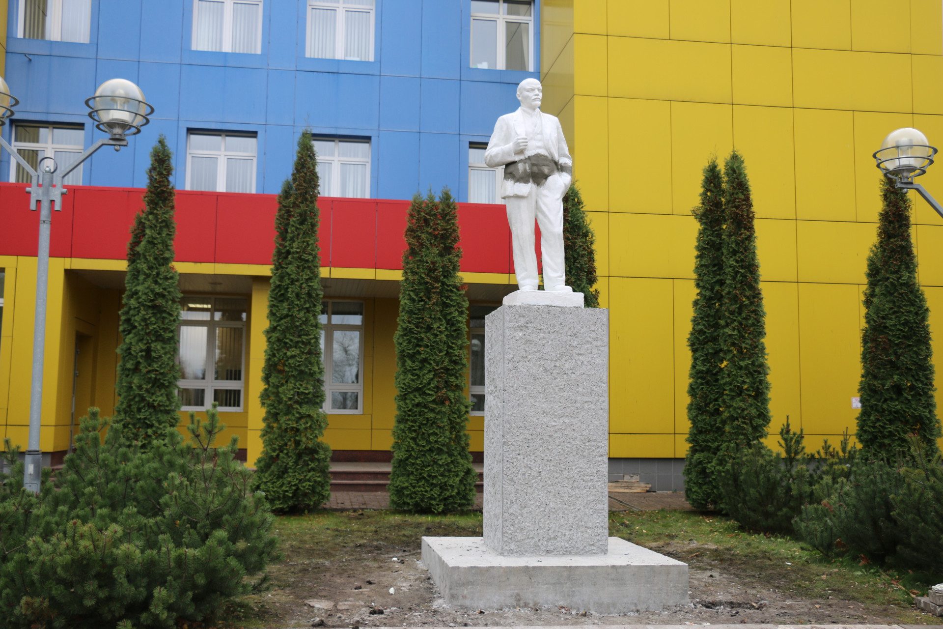 Памятник Ленину в Новомосковске перенесли и установили на территории детской  железной дороги — ТСН 24