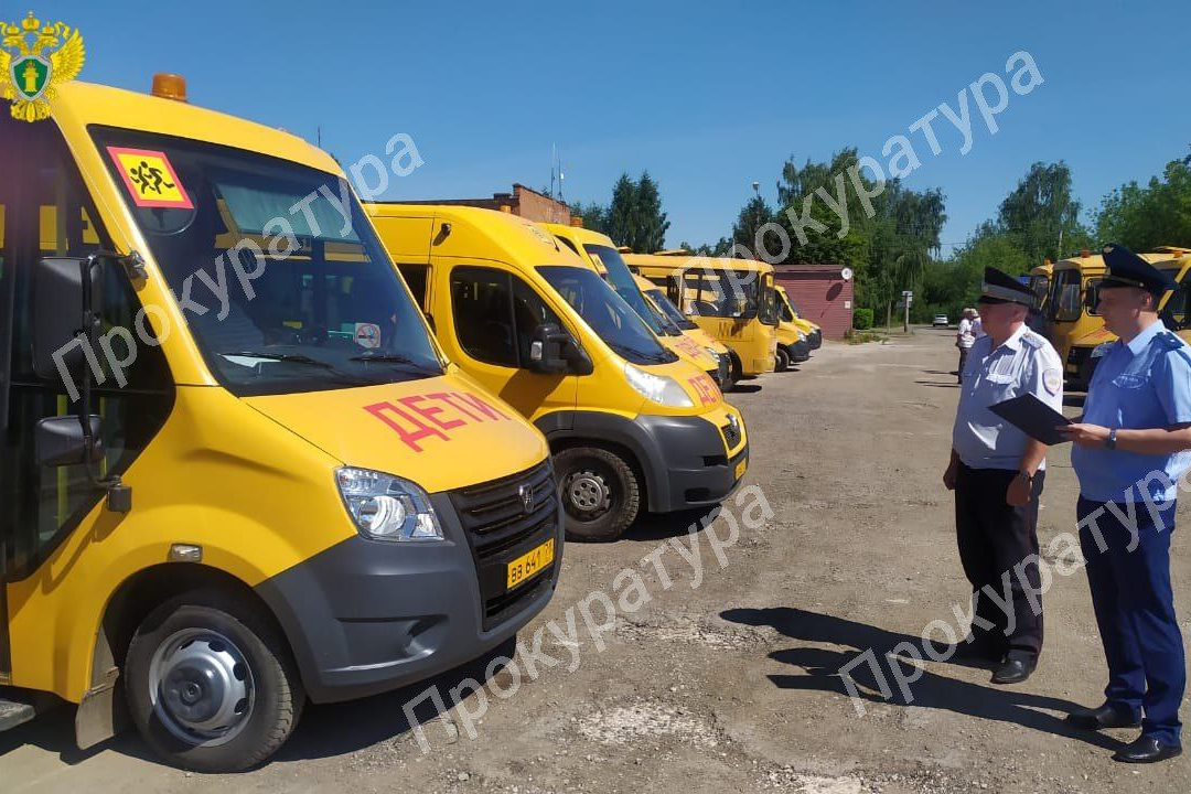 В Каменском районе проведена проверка безопасности школьных автобусов