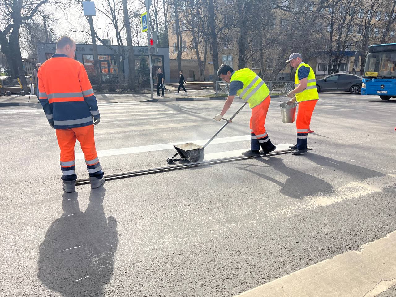 На тульские дороги начали наносить разметку — ТСН 24