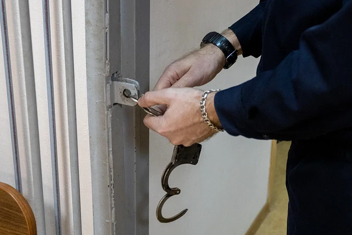Житель Тульской области лишился свободы за кражу из окна дома телевизора и продуктов