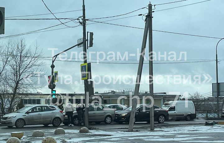 Три машины столкнулись на Одоевском шоссе в Туле