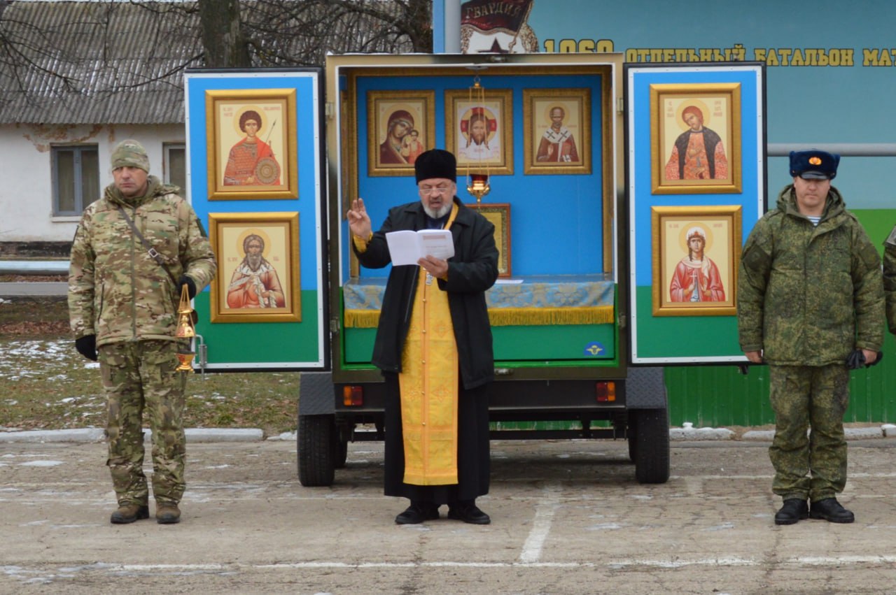 В Туле военным представили «церковь на колесах», замаскированную под медицинский модуль