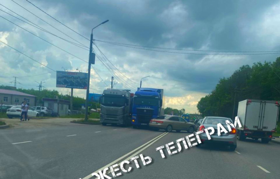 На улице Рязанской в Туле собралась пробка из-за ДТП