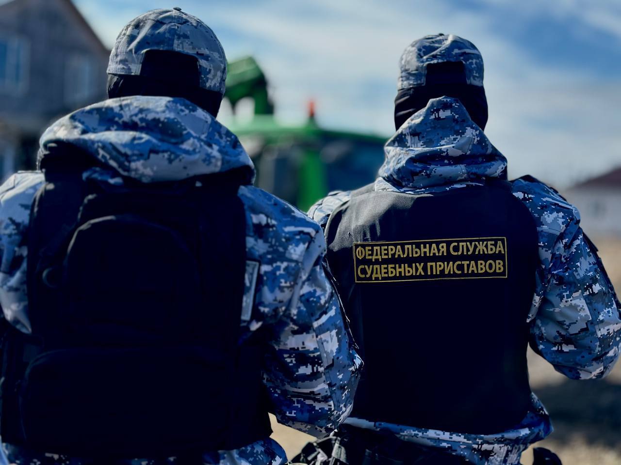 Двум тулякам стало плохо во время приема у судебных приставов