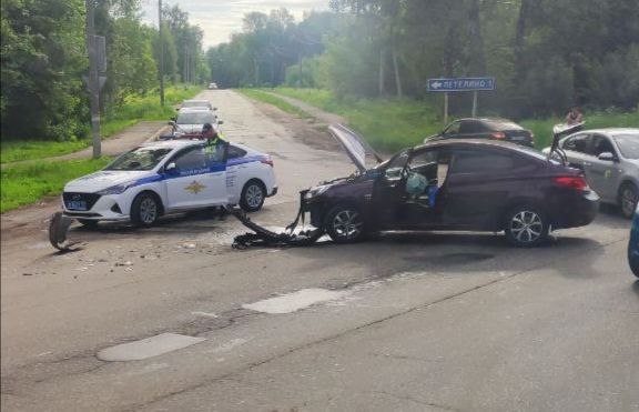 В ДТП на трассе «Тула – Новомосковск» столкнулись поворачивающий налево Hyundai и двигавшийся по встречной обочине Chevrolet