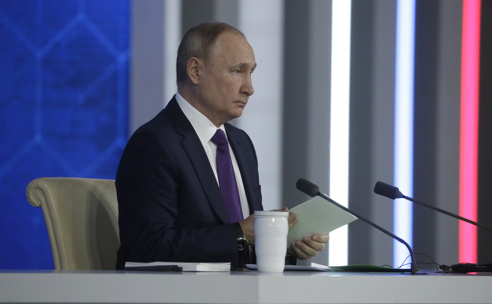 Владимир Путин предложил вдвое увеличить выплаты академикам РАН