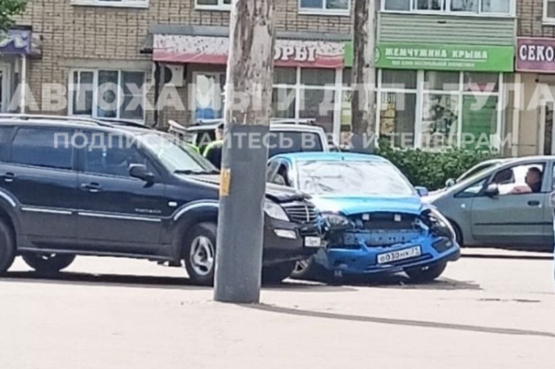 ﻿Две иномарки устроили ДТП на улице Советской в Щекино