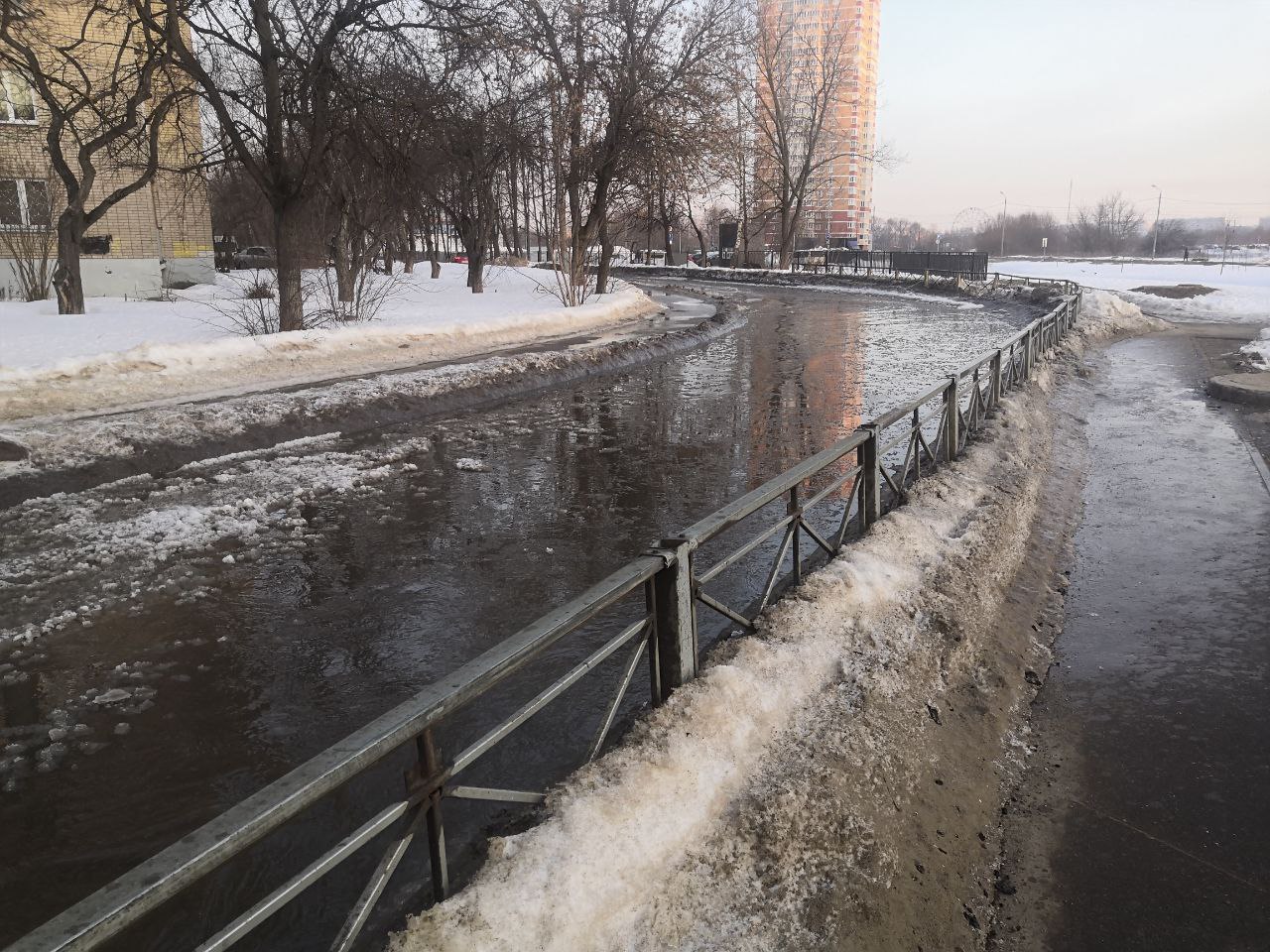 В Туле затопило улицу Новомосковскую — ТСН 24