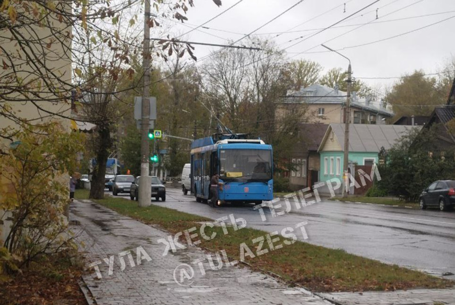 ﻿На улице 9 мая в Туле встали троллейбусы