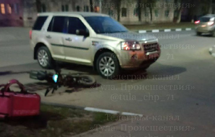 В Туле произошло ДТП с участием курьера службы доставки В Туле произошло ДТП с участием курьера службы доставки