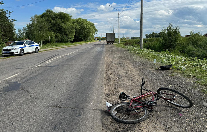 Водитель фургона насмерть сбил велосипедиста на дороге в Тульской области