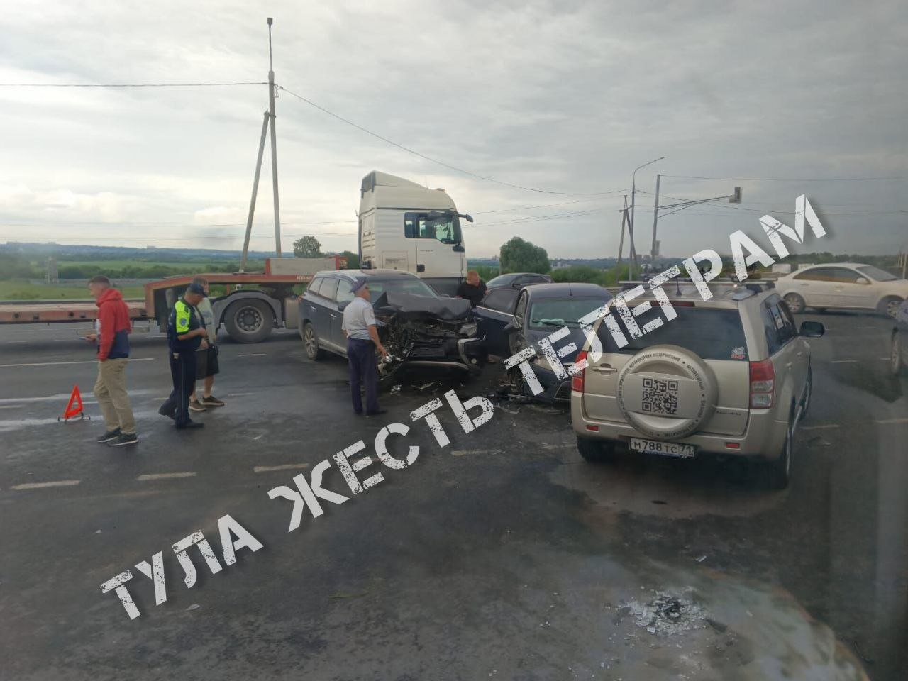 Под Тулой на трассе М-2 "Крым" случилась массовая автомобильная авария