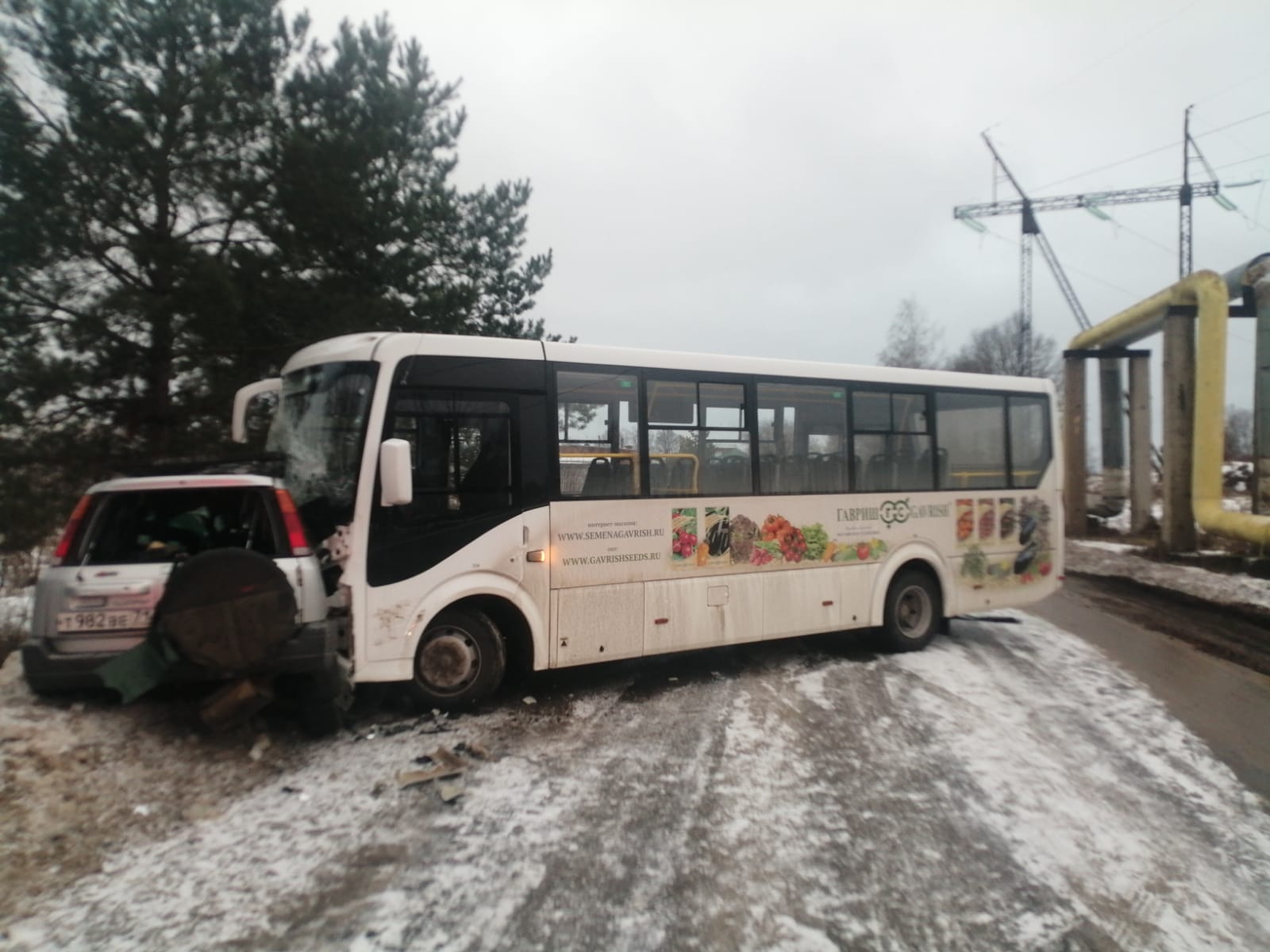 В Алексине водитель внедорожника Honda скончался после столкновения с  автобусом — ТСН 24