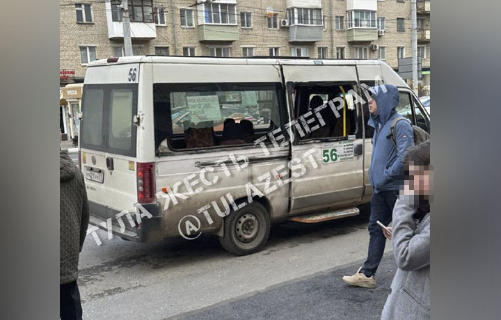 ДТП с участием автобуса и маршрутки произошло на улице Дмитрия Ульянова в Туле