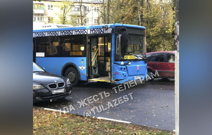 Из-за ДТП с автобусом в Туле затруднено движение на улице Макаренко