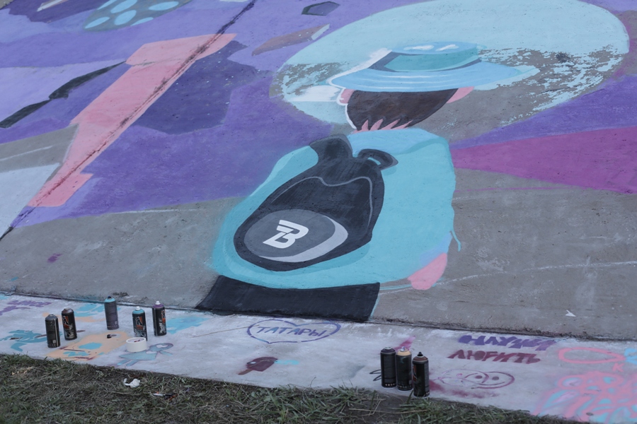 На одной из стен набережной в Туле подростки создали арт-объект "Мечтатель"