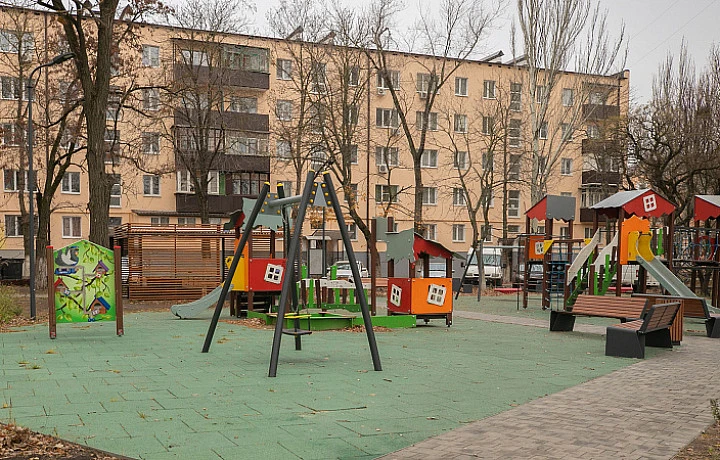 В Тульском сквере в Мариуполе состоялся субботник