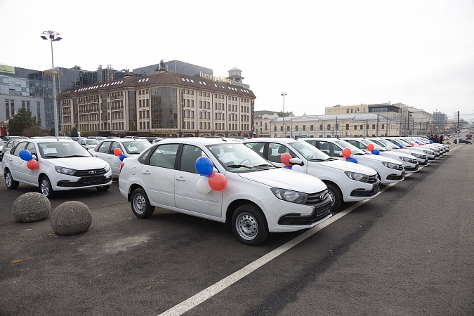 Пострадавшие на производстве туляки получили 20 машин Lada Granta