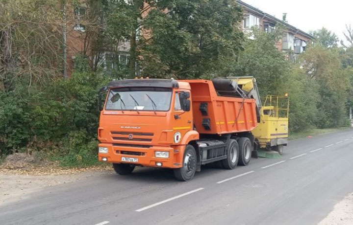 В Туле продолжается уборка и мойка дорог и тротуаров