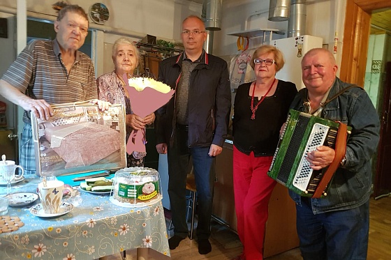 Депутат Тульской городской Думы поздравил семью Козловых с 60-летием брака