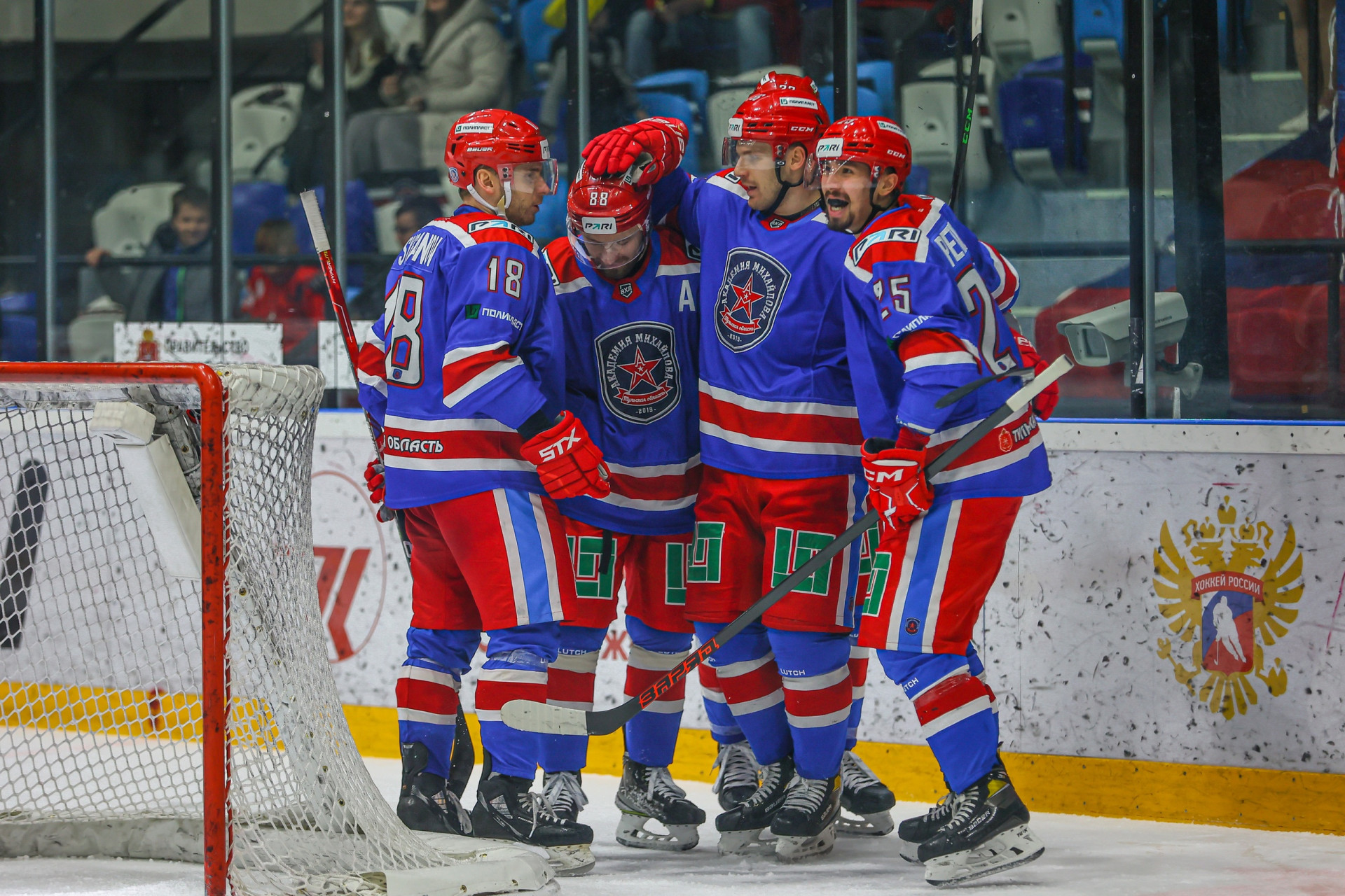Тульская хоккейная команда АКМ выиграла у "Сокола"