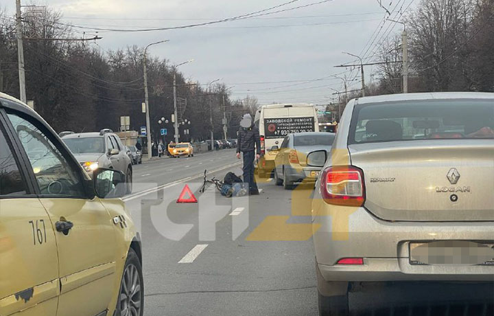 В Туле из-за ДТП с велосипедистом затруднено движение на проспекте Ленина