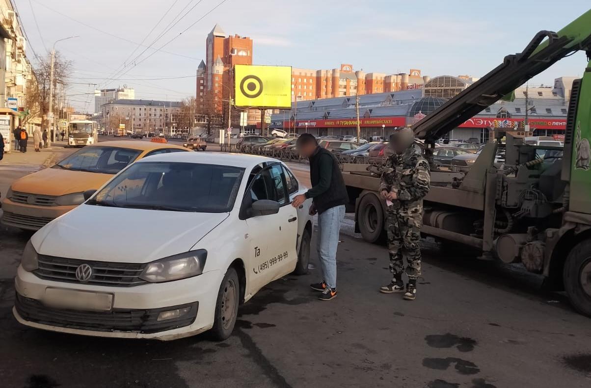 Двух нелегальных таксистов нашли в Тульской области