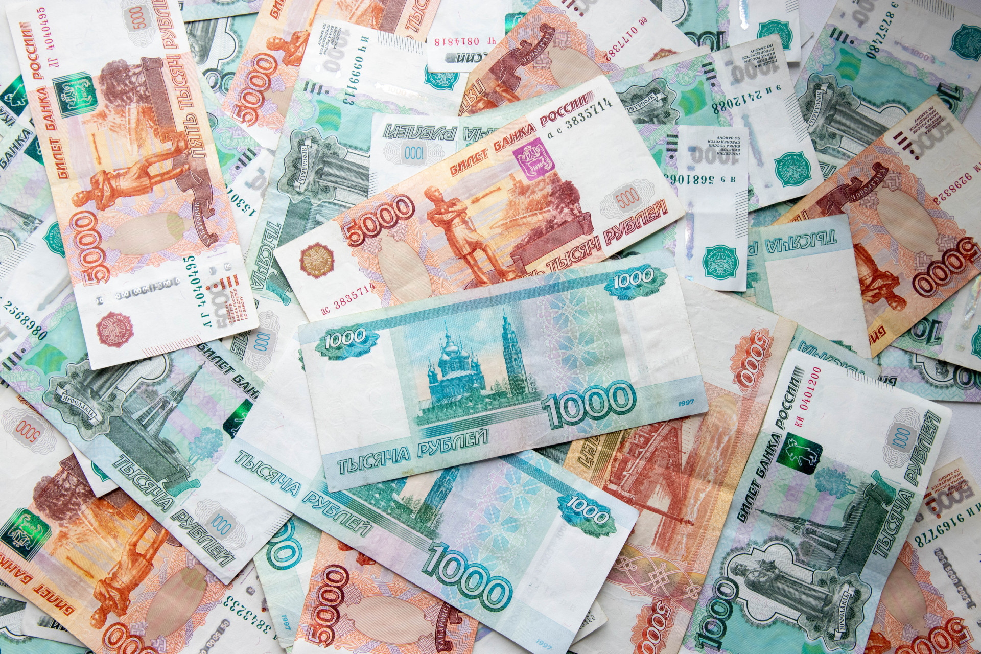Четверо жителей Тульской области лишились денег после общения с мошенниками