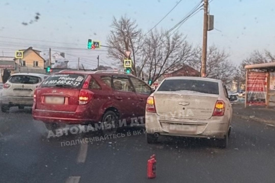 ﻿На улице Вильямса в Туле собралась пробка из-за ДТП