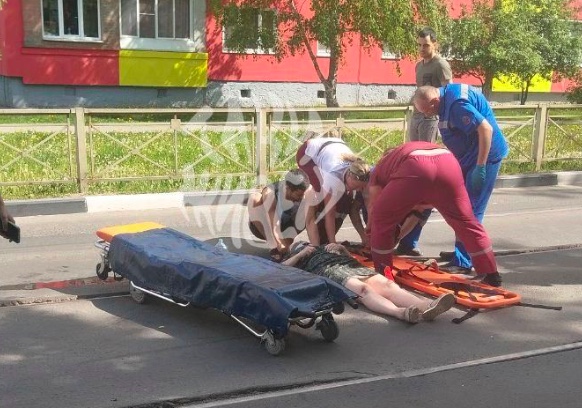 В Туле на улице Марата автомобиль сбил женщину с собаками
