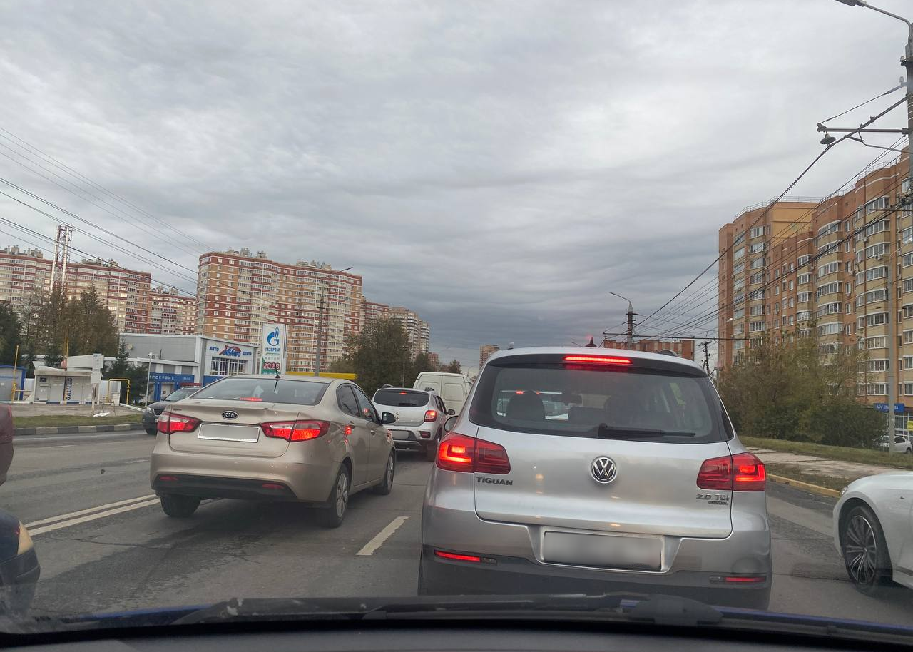 Проспект Ленина в Туле вновь встал в огромной пробке утром 12 октября