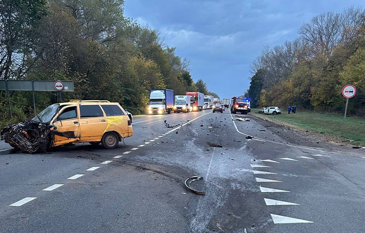 Двое водителей пострадали в аварии на трассе М-2 «Крым» в Чернском районе