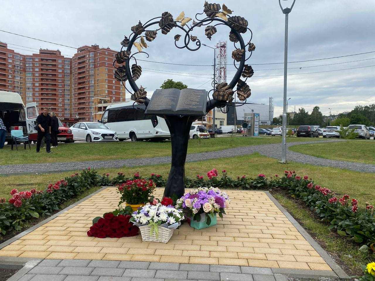 В Туле торжественно открыли Памятный знак академику Насоновой