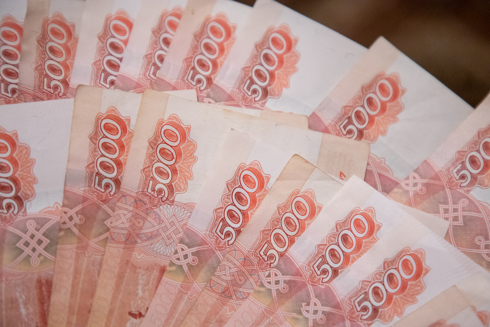 Слесарь из Венева лишился денег при покупке автомобильного двигателя