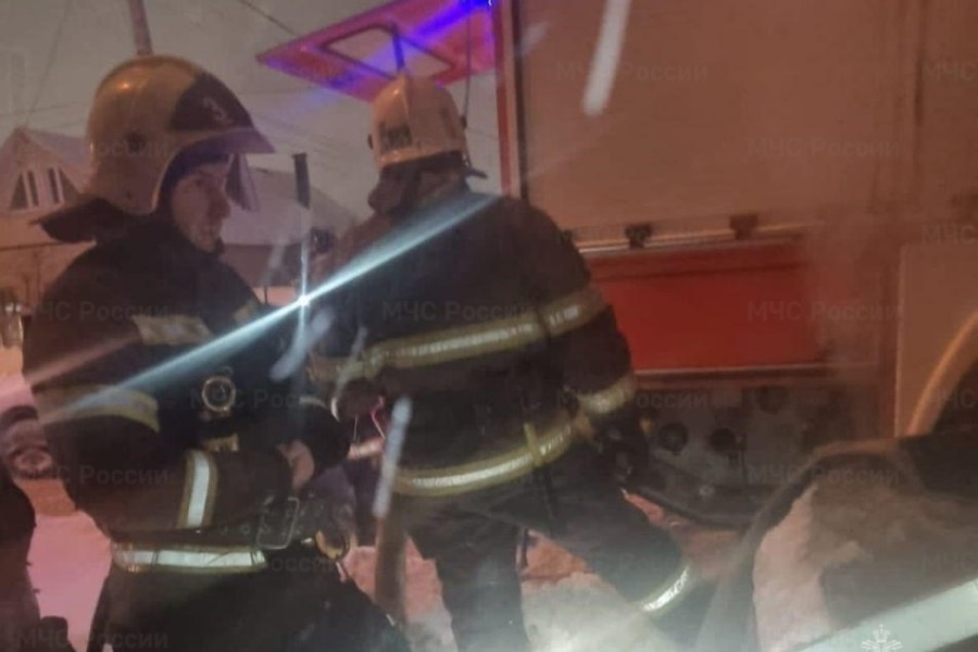 На улице Фучика в Туле загорелся коллектор: есть пострадавший