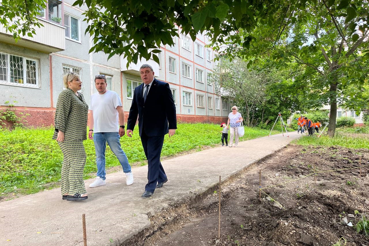 В Туле продолжается благоустройство сквера на улице Кауля
