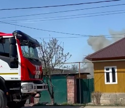 На улице МОПРа в Туле загорелся сарай На улице МОПРа в Туле загорелся сарай
