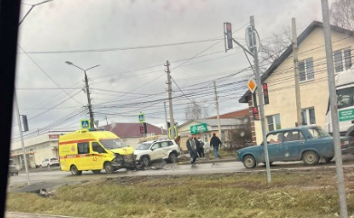 В Туле на улице Карпова произошло ДТП